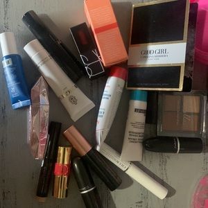 4 Mystery bundle of beauty deluxe samples 💋💄👸🏻